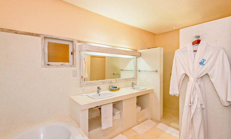 Luxury Three-bedroom Villa